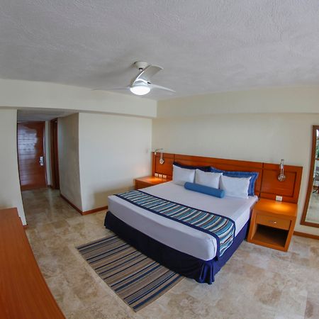 Plaza Pelicanos Grand Beach Resort All Inclusive Puerto Vallarta Exterior photo