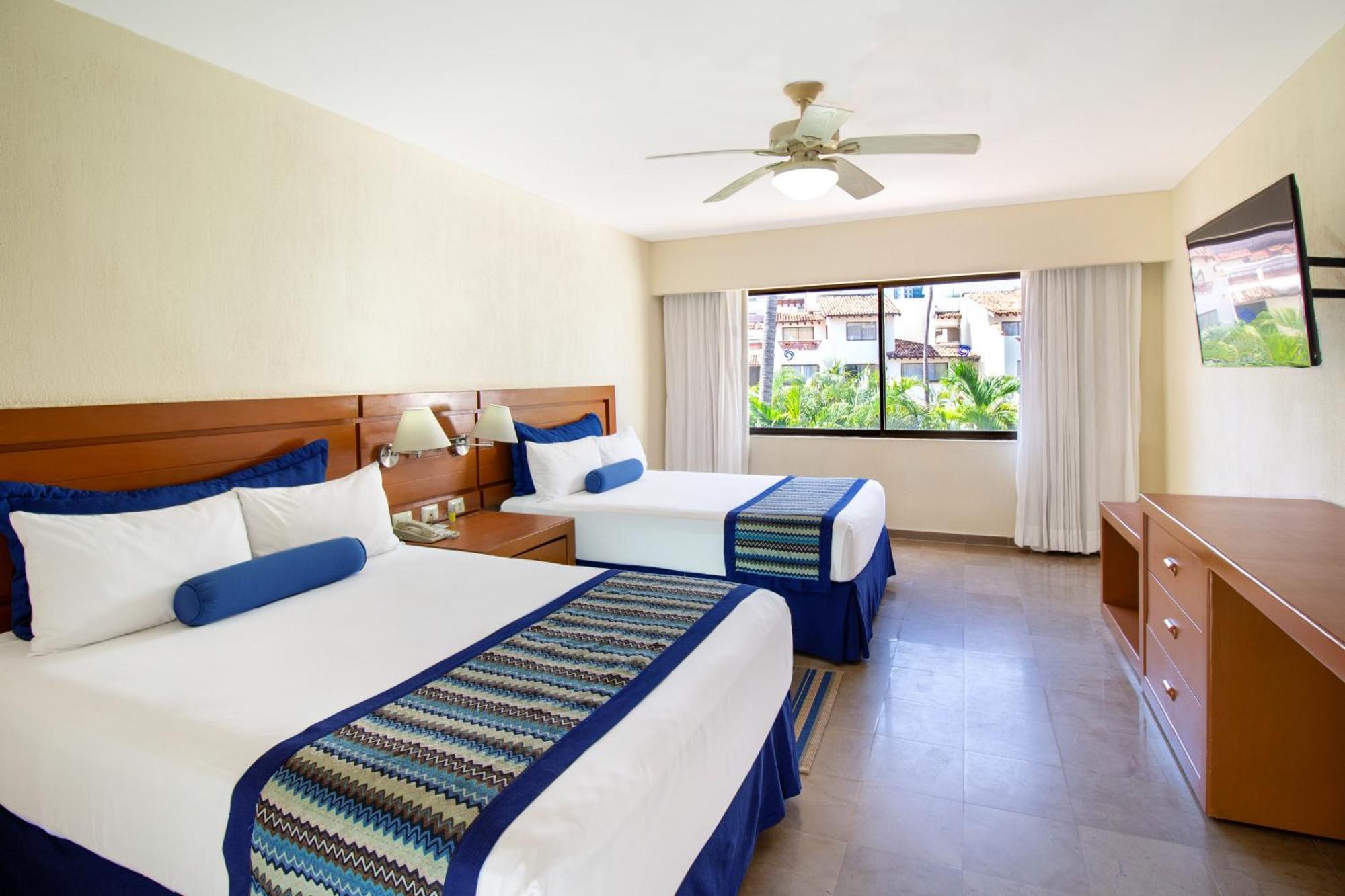 Plaza Pelicanos Grand Beach Resort All Inclusive Puerto Vallarta Exterior photo
