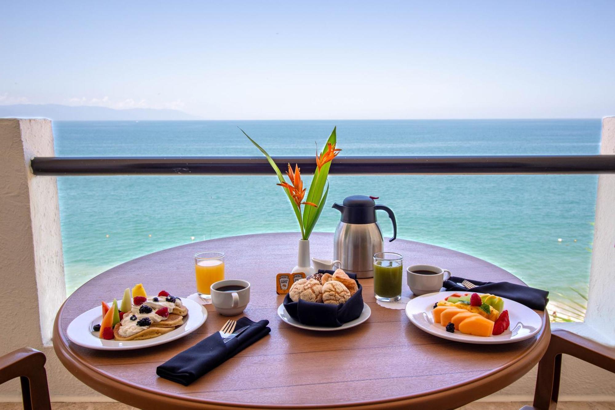 Plaza Pelicanos Grand Beach Resort All Inclusive Puerto Vallarta Exterior photo