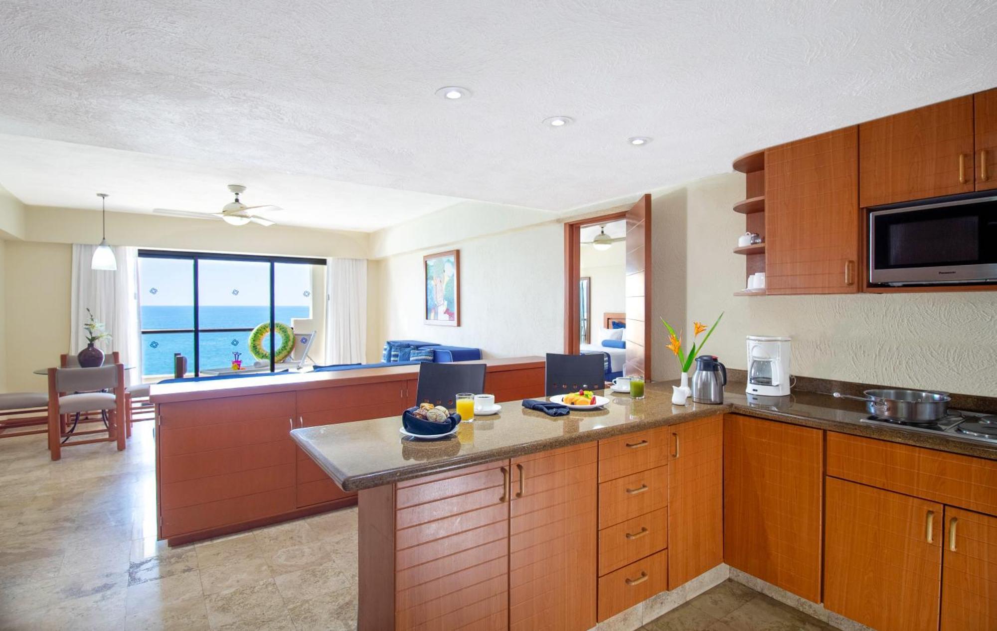 Plaza Pelicanos Grand Beach Resort All Inclusive Puerto Vallarta Exterior photo