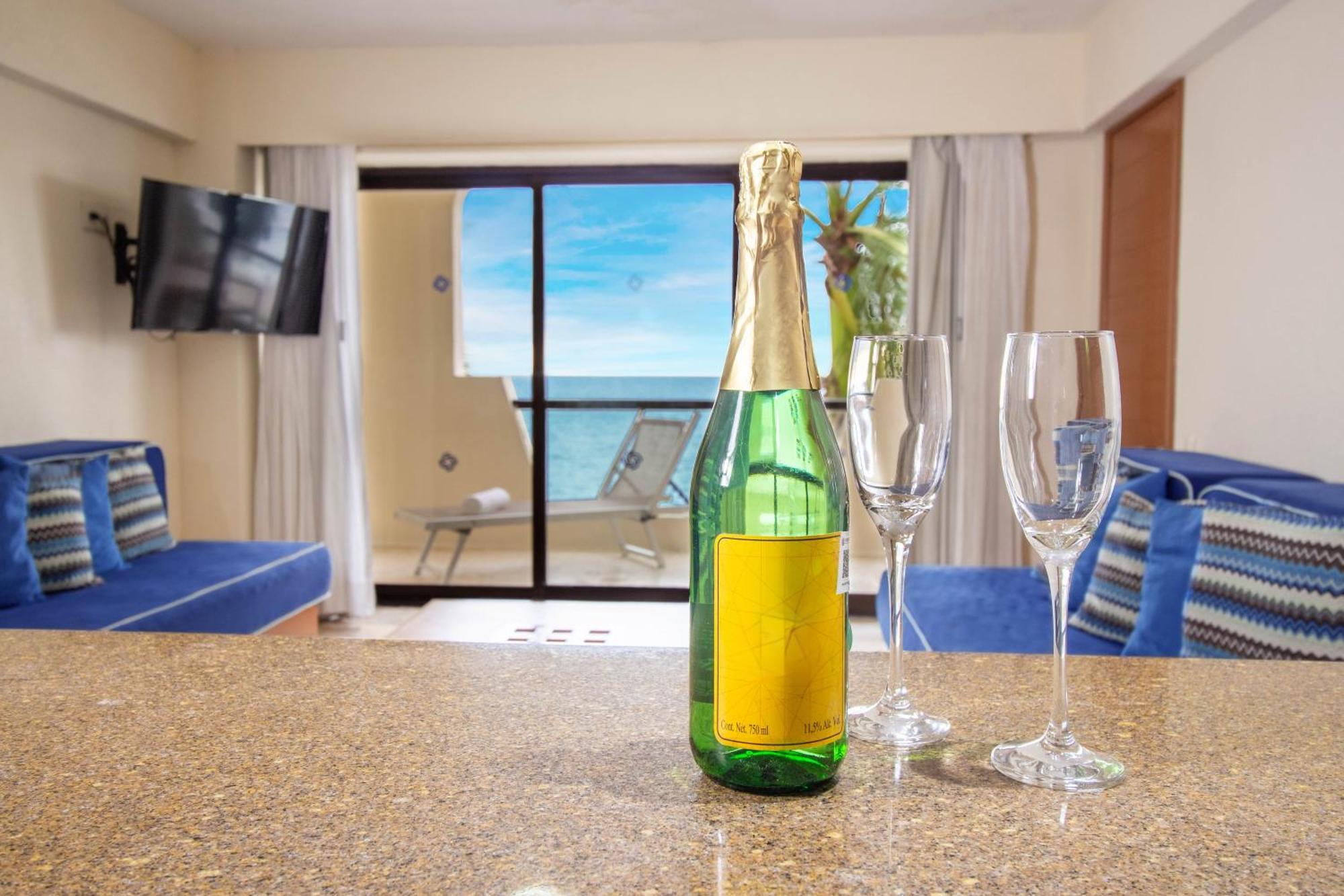 Plaza Pelicanos Grand Beach Resort All Inclusive Puerto Vallarta Exterior photo