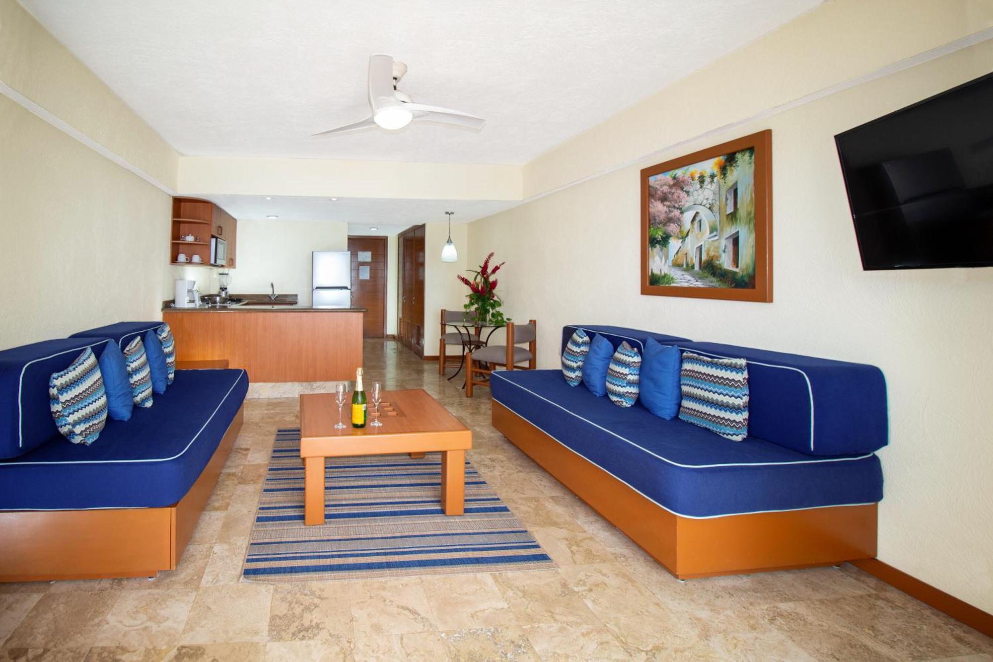 Plaza Pelicanos Grand Beach Resort All Inclusive Puerto Vallarta Exterior photo