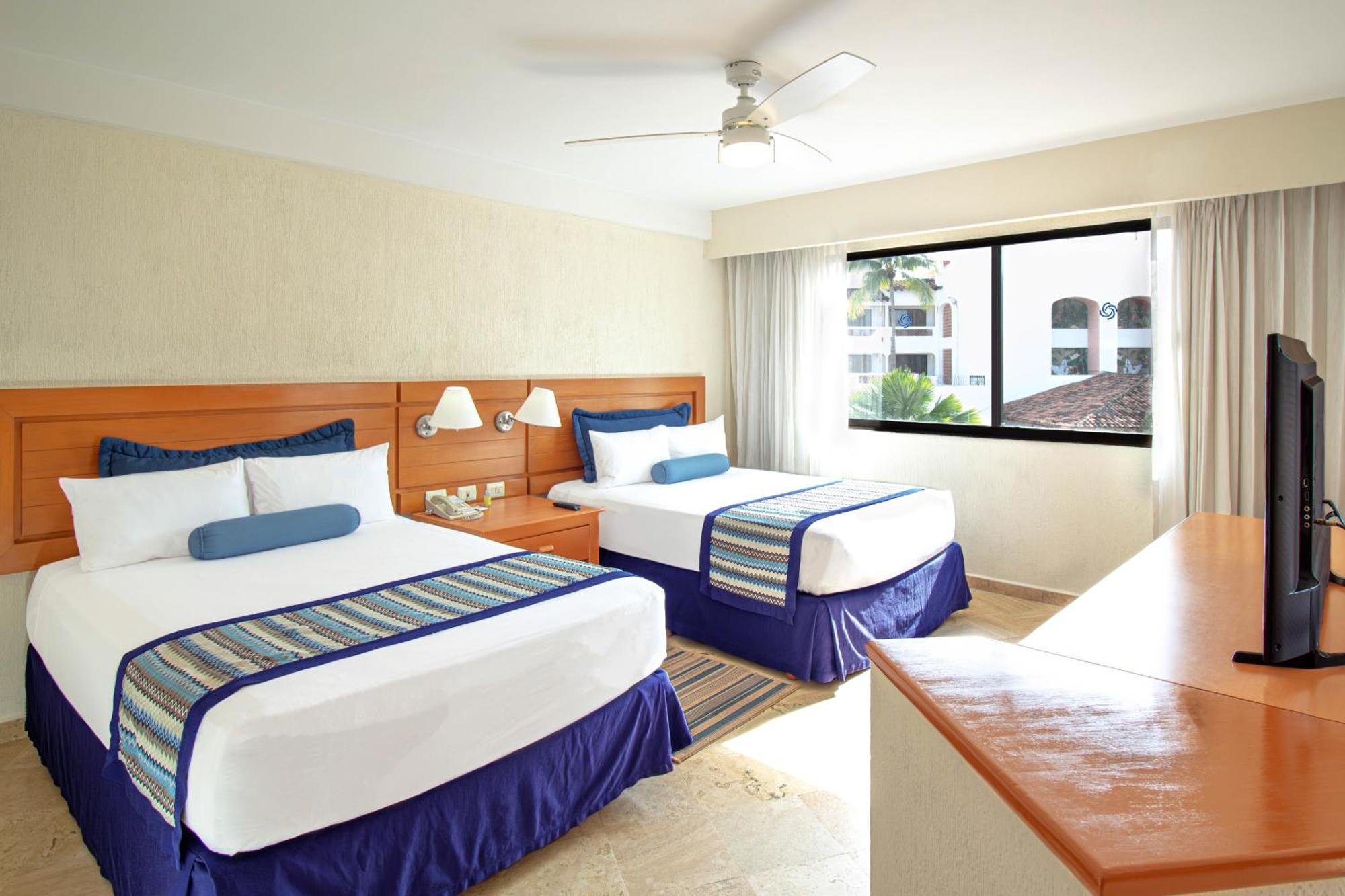 Plaza Pelicanos Grand Beach Resort All Inclusive Puerto Vallarta Exterior photo