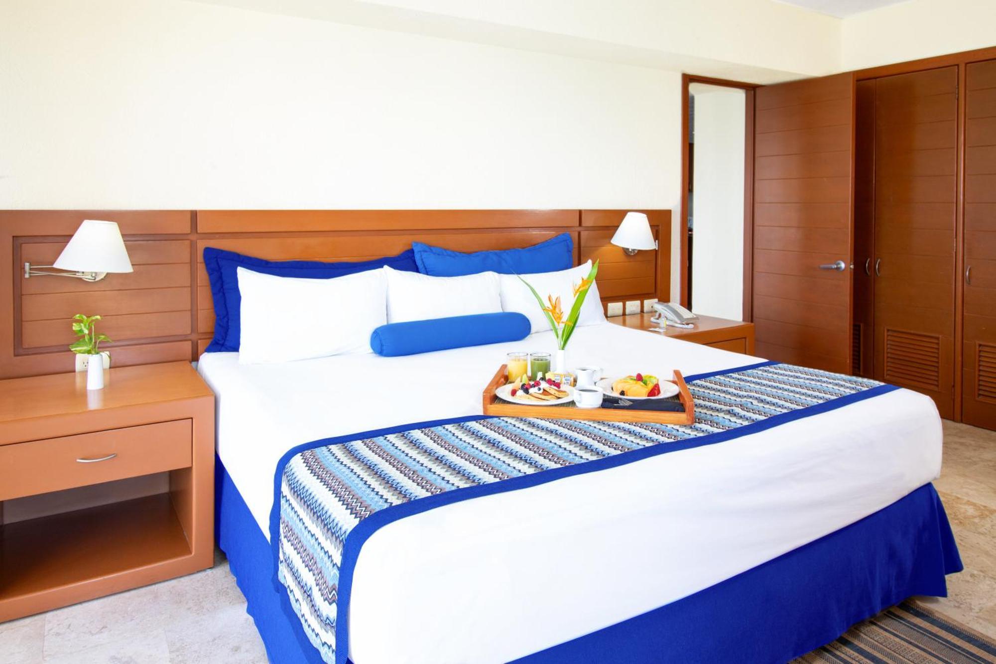 Plaza Pelicanos Grand Beach Resort All Inclusive Puerto Vallarta Exterior photo