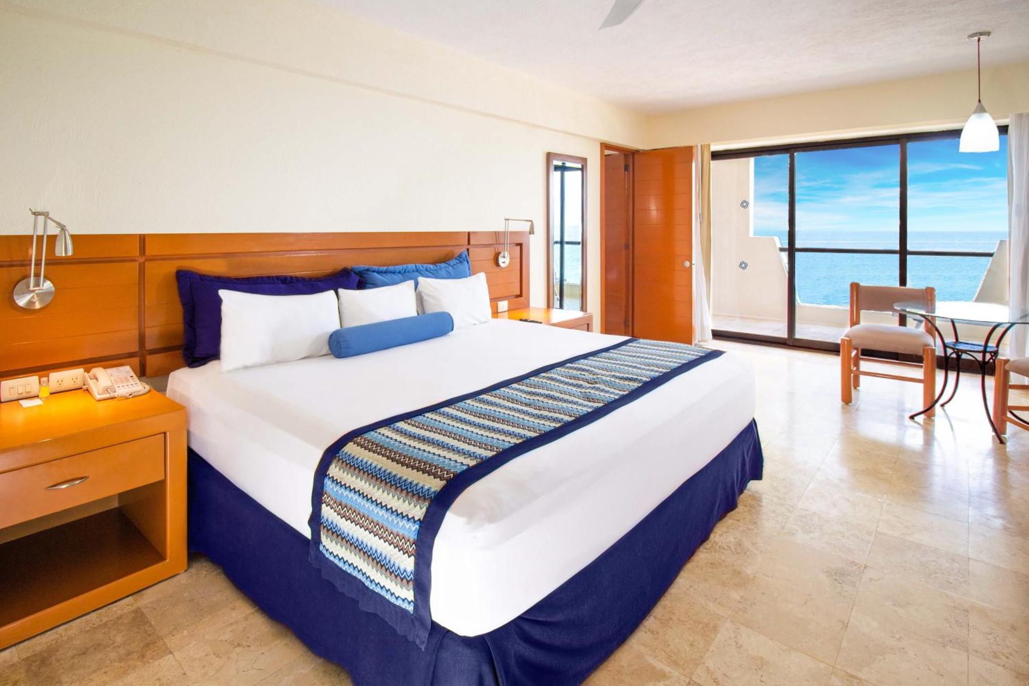 Plaza Pelicanos Grand Beach Resort All Inclusive Puerto Vallarta Exterior photo