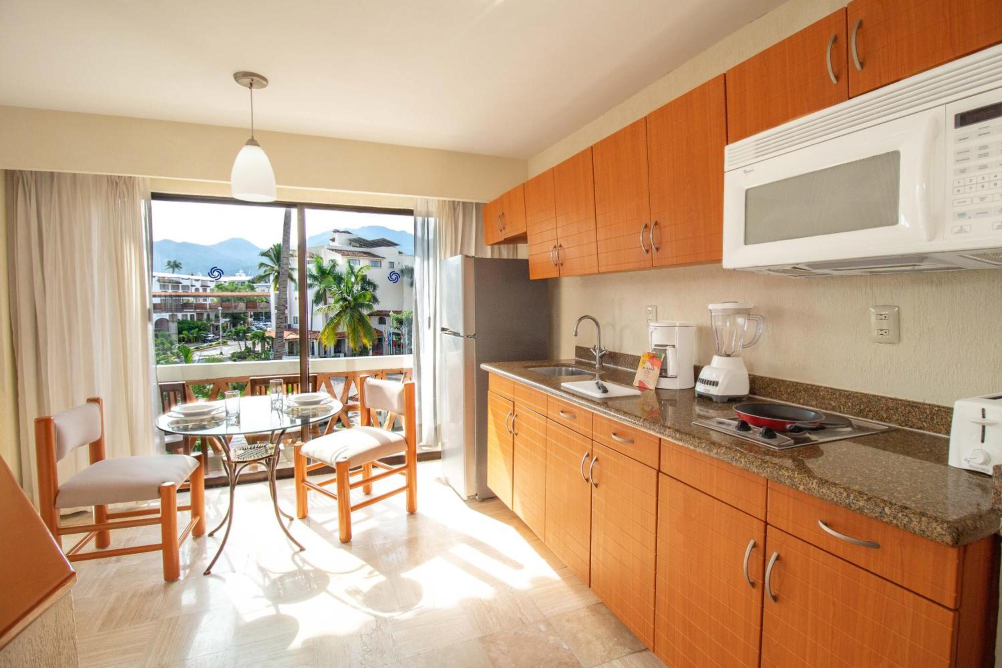 Plaza Pelicanos Grand Beach Resort All Inclusive Puerto Vallarta Exterior photo