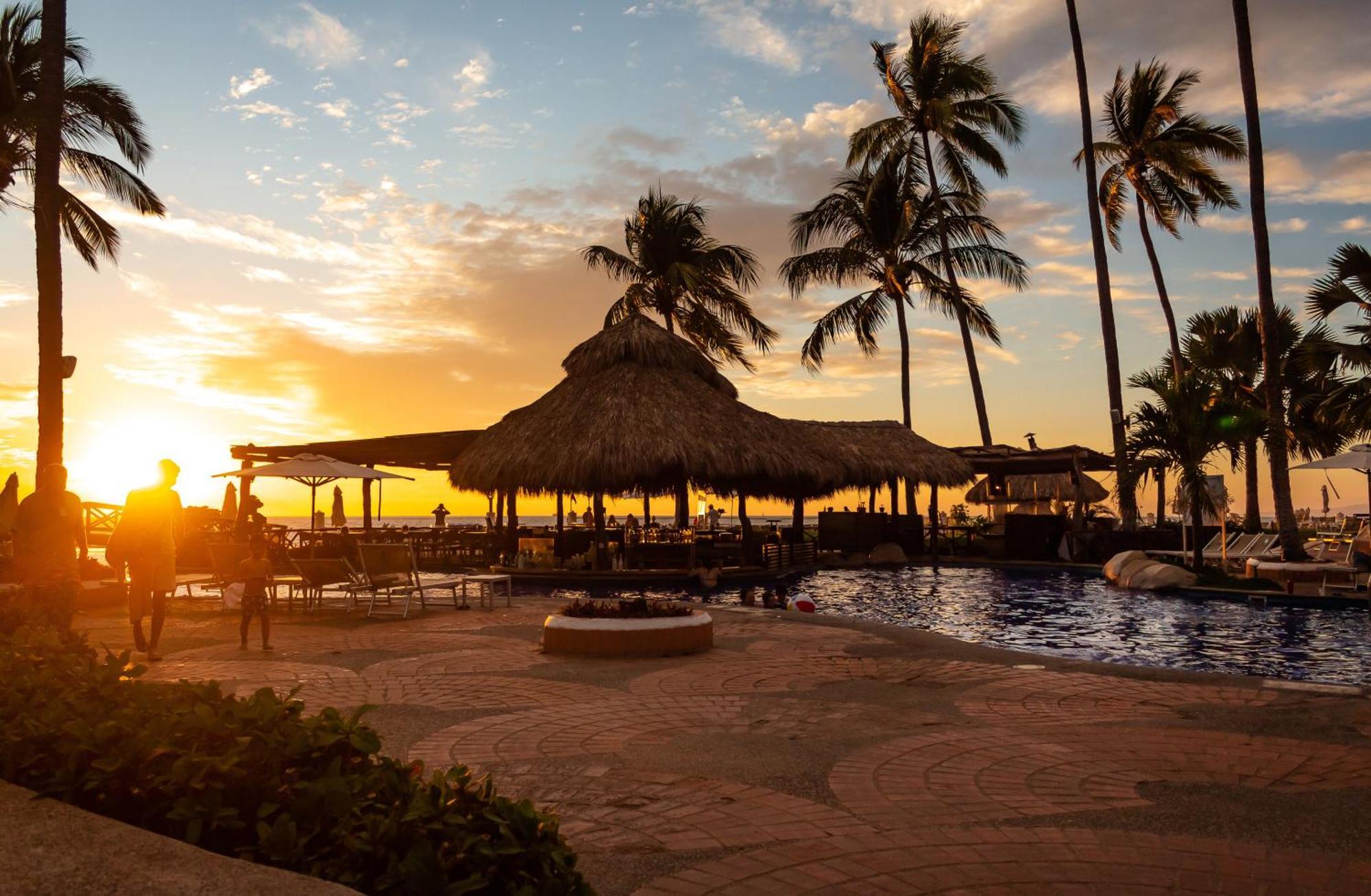 Plaza Pelicanos Grand Beach Resort All Inclusive Puerto Vallarta Exterior photo