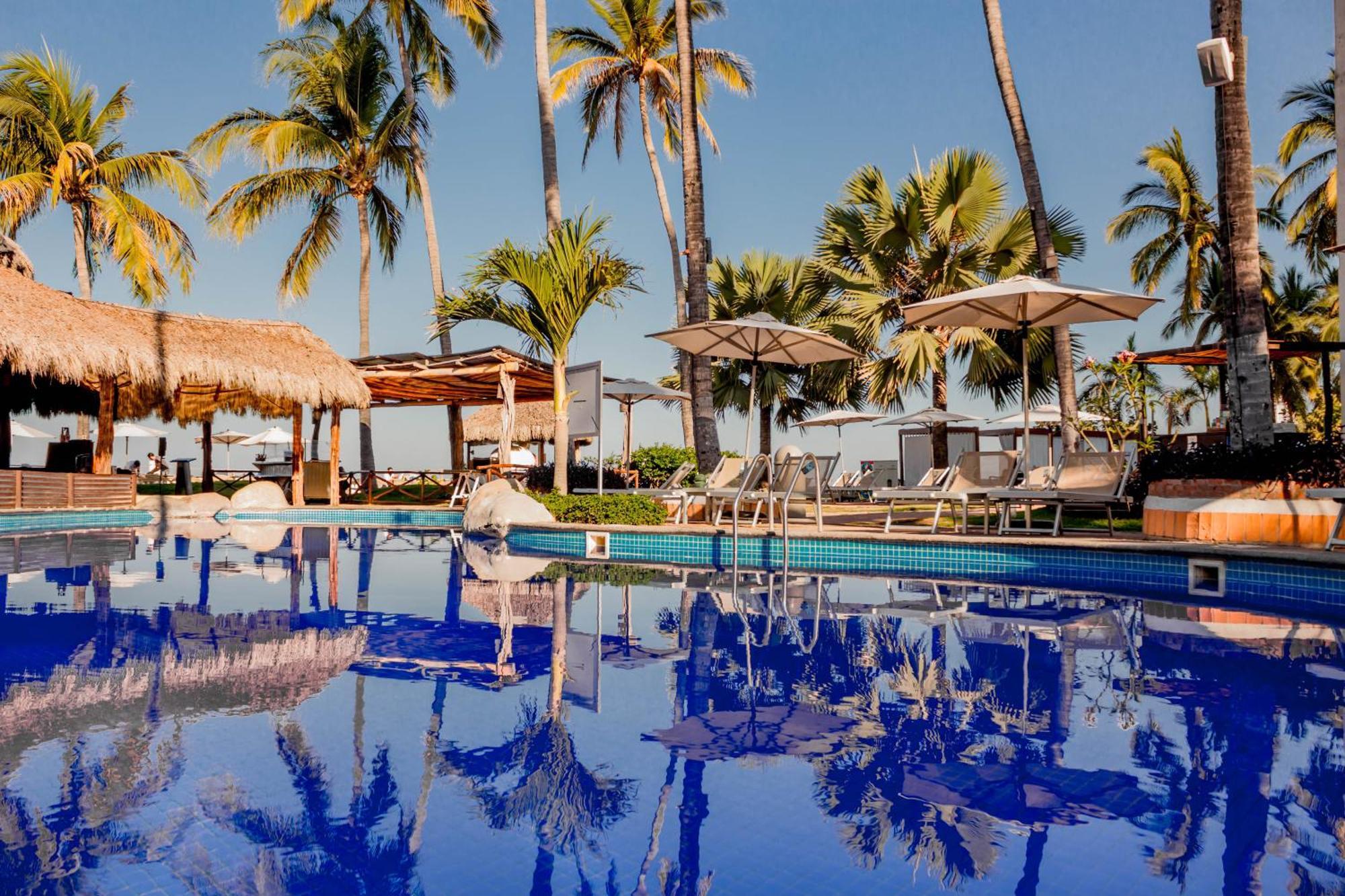 Plaza Pelicanos Grand Beach Resort All Inclusive Puerto Vallarta Exterior photo